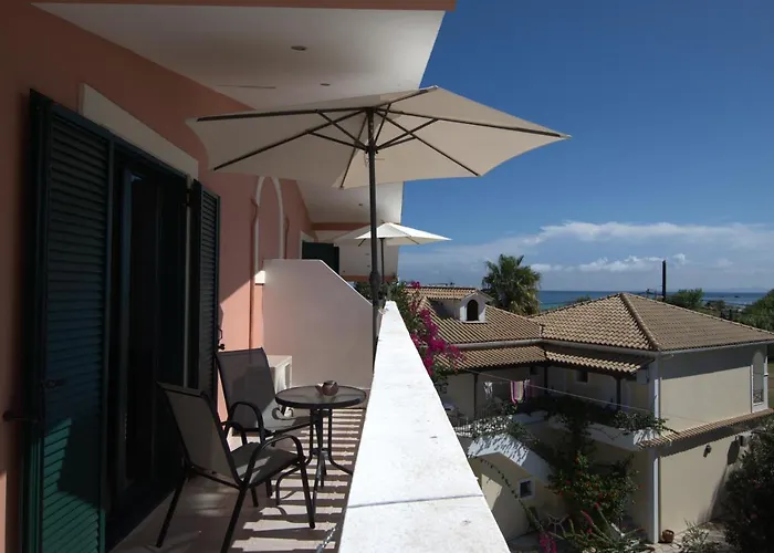 Infinity Blue - Renovated 2 Minutes From The Sea & Pool With Scenic Views