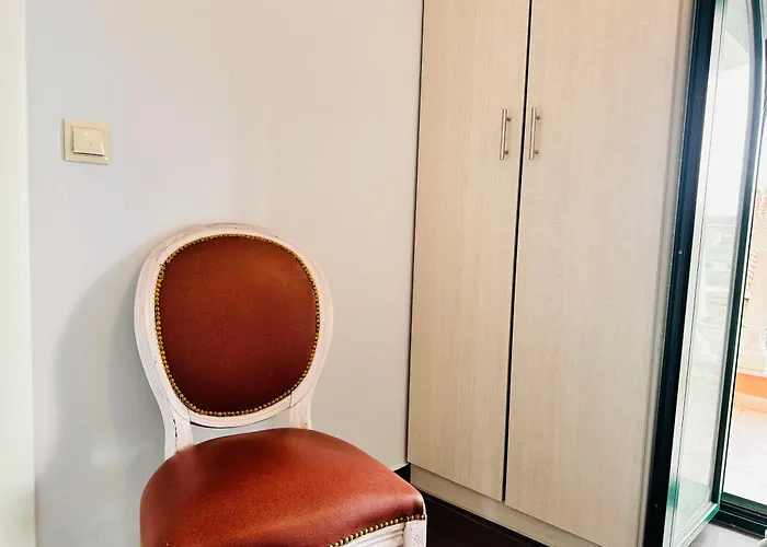 Infinity Blue - Renovated 2 Minutes From The Sea & Pool With Scenic Views
