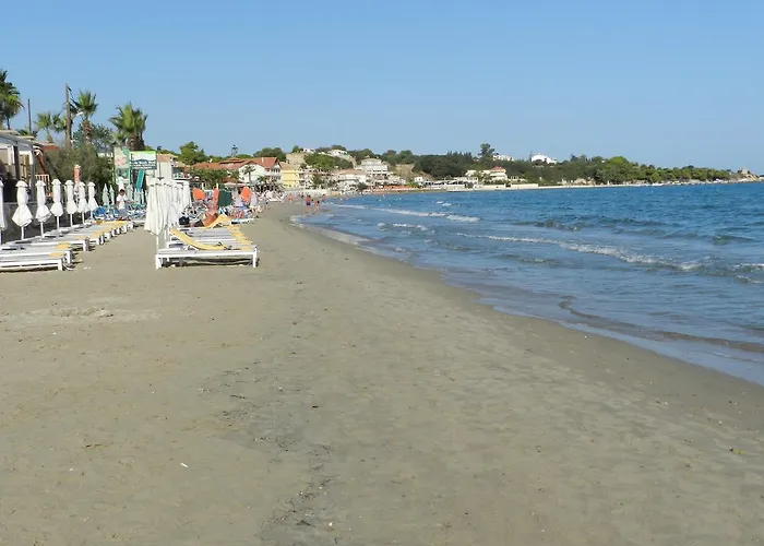 Infinity Blue - Renovated 2 Minutes From The Sea & Pool With Scenic Views