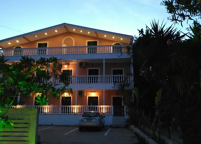 Infinity Blue - Renovated 2 Minutes From The Sea & Pool With Scenic Views 3* Planos