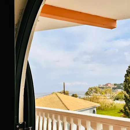 Infinity Blue - Renovated 2 Minutes From The Sea & Pool With Scenic Views 3*
