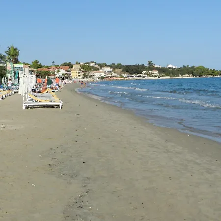 Infinity Blue - Renovated 2 Minutes From The Sea & Pool With Scenic Views