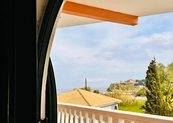 Infinity Blue - Renovated 2 Minutes From The Sea & Pool With Scenic Views 3*